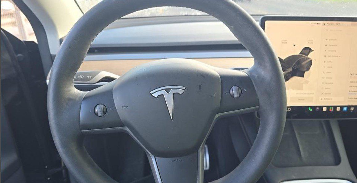 Used 2023 Tesla Model Y Performance AWD/4WD image 3