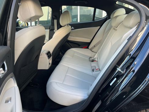 Used 2025 Genesis G70 2.5T image 25