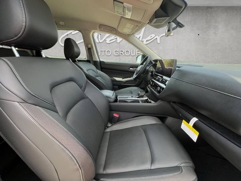 New 2026 Nissan Pathfinder SL FWD image 25
