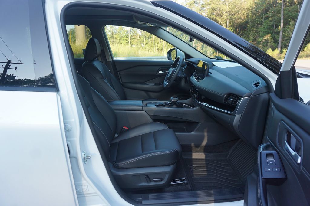 Used 2024 Nissan Rogue SL w/ SL Premium Package FWD image 18
