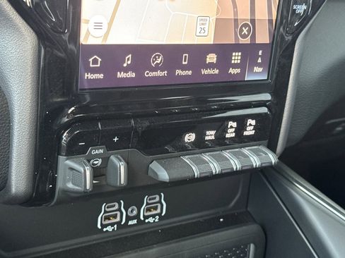 New 2026 RAM 2500 Laramie AWD/4WD image 19