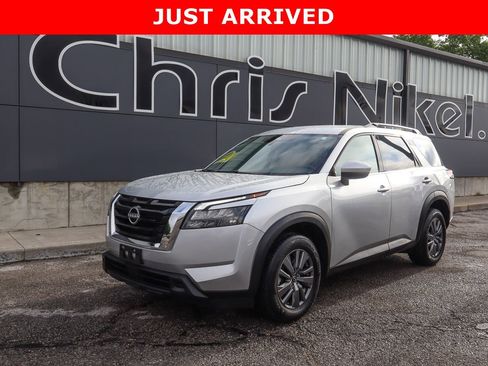 Used 2025 Nissan Pathfinder SV FWD image 1