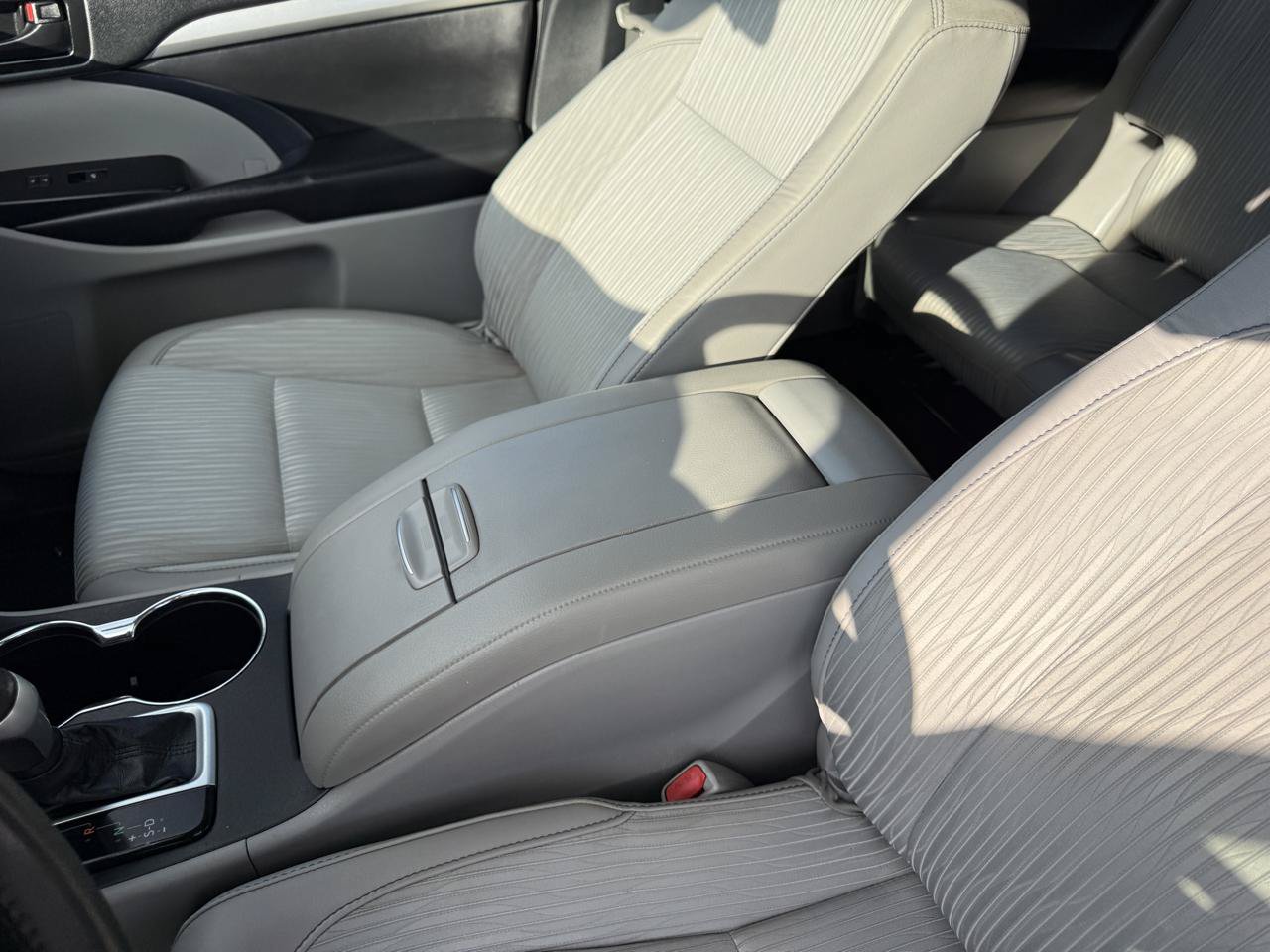 Used 2019 Toyota Highlander Plus FWD image 21
