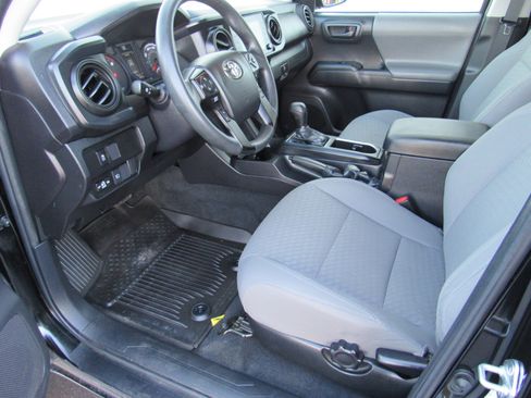 Used 2022 Toyota Tacoma SR image 13