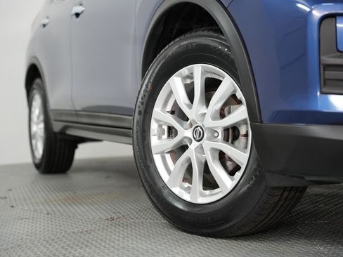 Used 2018 Nissan Rogue SV image 17