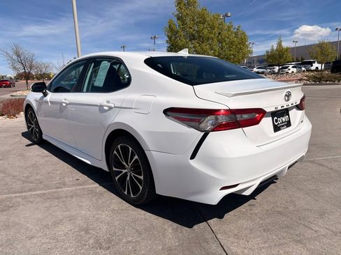 Used 2019 Toyota Camry SE image 5