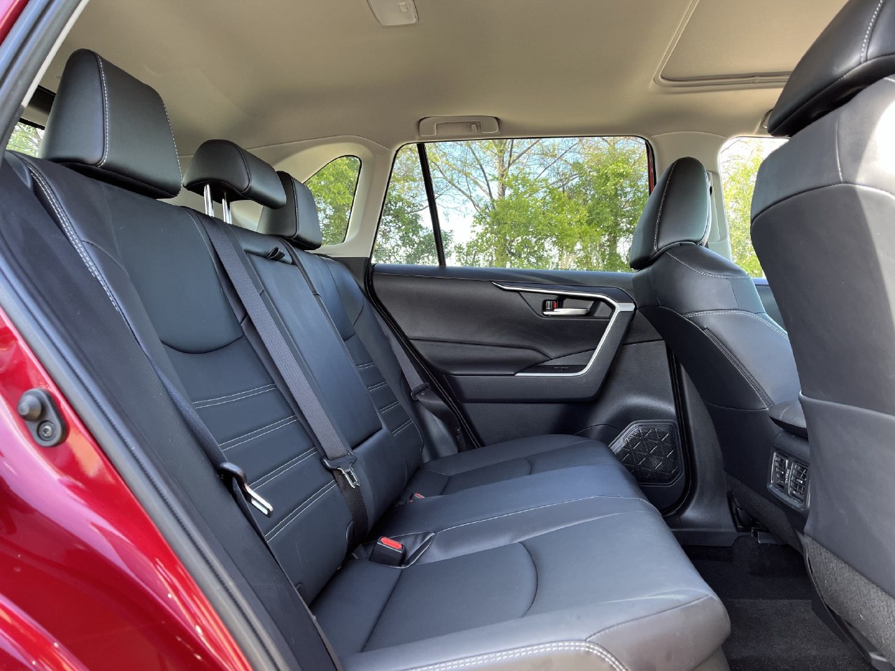 Used 2023 Toyota RAV4 XLE Premium AWD/4WD image 28