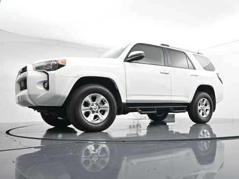 Used 2023 Toyota 4Runner SR5 AWD/4WD image 20