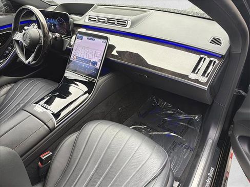 Used 2022 Mercedes-Benz S 580 4MATIC Sedan w/ AMG Line Package image 27