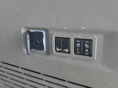 Used 2022 GMC Yukon Denali w/ Denali Ultimate Package image 40