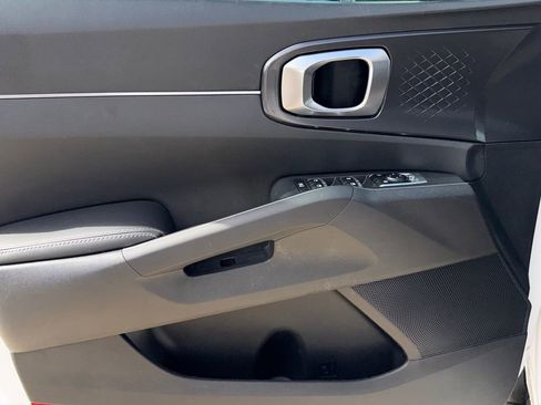 Used 2025 Kia Sorento LX image 14