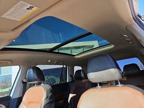 Used 2022 Volkswagen Atlas SEL Premium image 12