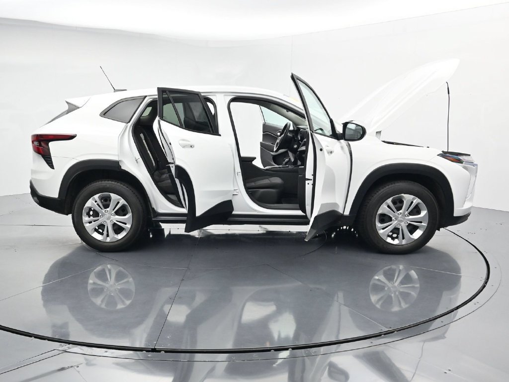Used 2024 Chevrolet Trax LS FWD image 41
