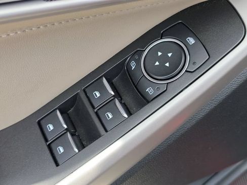 Used 2024 Ford Explorer XLT RWD image 25