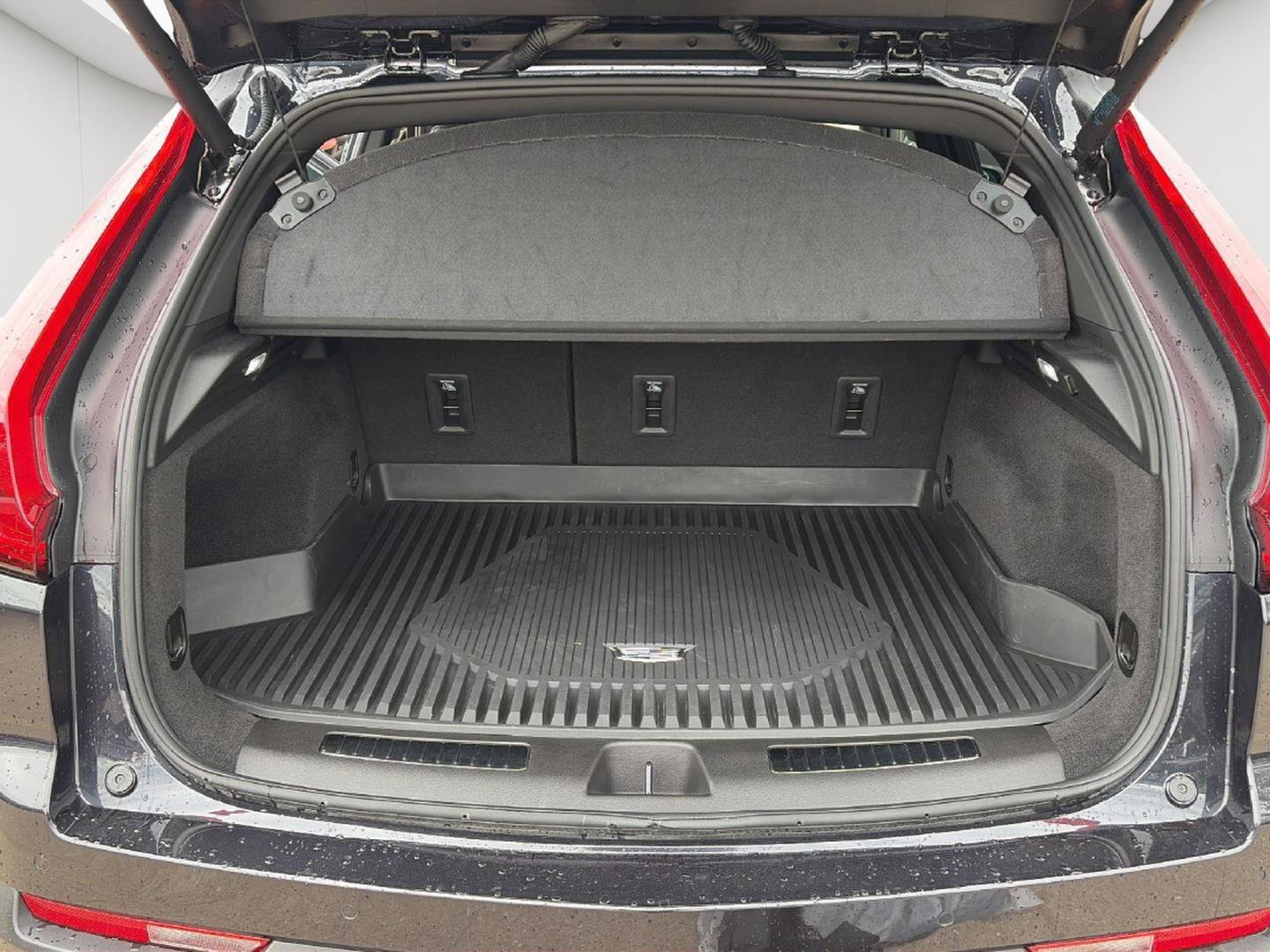 Certified 2023 Cadillac XT4 Premium Luxury w/ Cold Weather Package AWD/4WD image 15