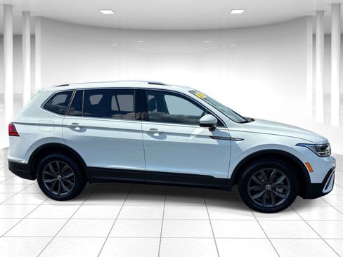 Used 2022 Volkswagen Tiguan SE FWD image 2