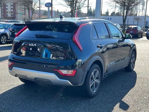 Used 2024 Kia Niro LX image 5