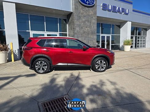 Used 2021 Nissan Rogue SV w/ Premium Package image 2