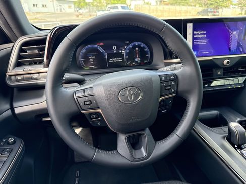Certified 2023 Toyota Crown AWD/4WD image 11