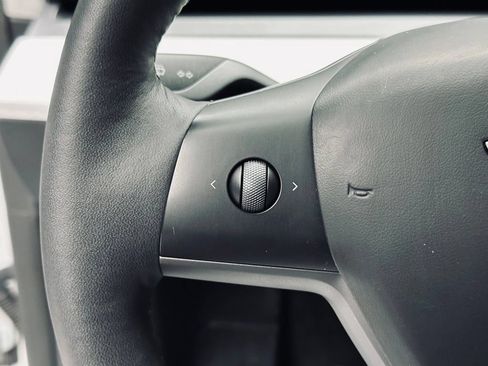 Used 2023 Tesla Model Y Long Range AWD/4WD image 31
