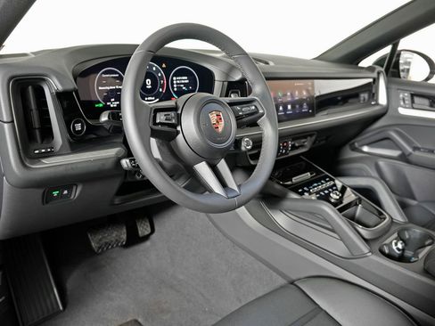 New 2026 Porsche Cayenne Coupe AWD/4WD image 4