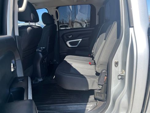 Used 2017 Nissan Titan SV AWD/4WD image 18