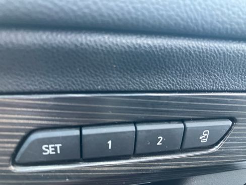 Used 2024 GMC Terrain SLT w/ Tech Package FWD image 12