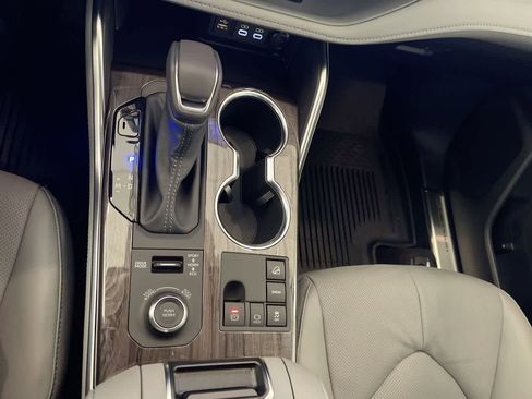 New 2026 Toyota Highlander Platinum image 21