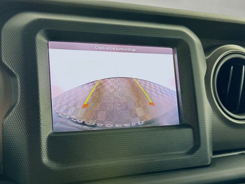 Used 2023 Jeep Wrangler Unlimited w/ Cold Weather Group image 21