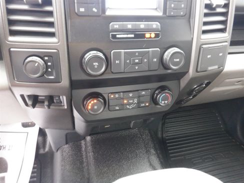 Used 2022 Ford F550 4x4 Crew Cab Super Duty w/ Power Equipment Group image 20