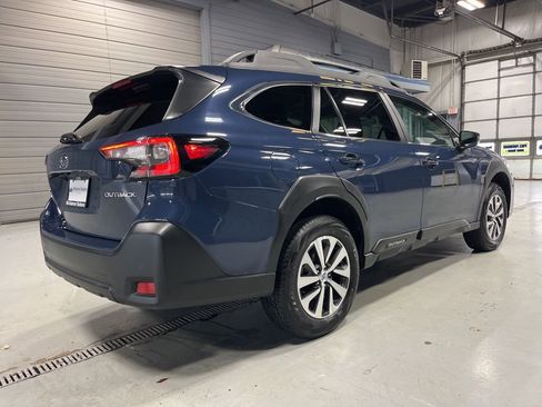 Certified 2025 Subaru Outback Premium AWD/4WD image 11