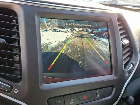 Used 2021 Jeep Cherokee Trailhawk w/ Sun, Sound & Nav Group image 20