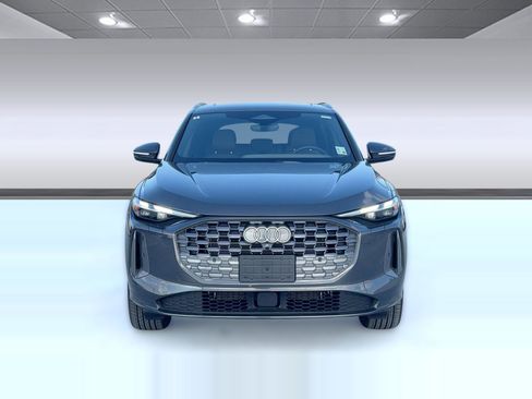 Certified 2025 Audi Q5 Premium w/ Convenience Package image 6