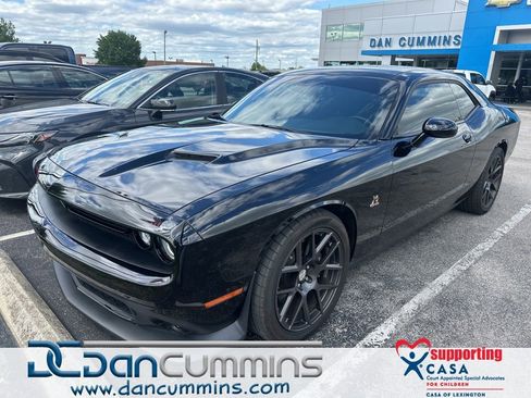 Used 2016 Dodge Challenger R/T Scat Pack RWD image 1