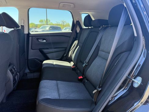 Certified 2025 Nissan Rogue SV FWD image 9