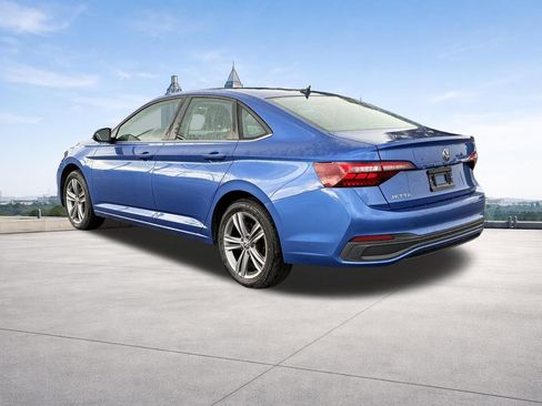 Used 2024 Volkswagen Jetta SE FWD image 17