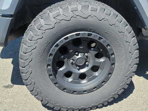 Used 2018 Jeep Wrangler Unlimited Sahara AWD/4WD image 10