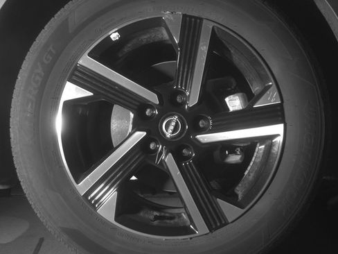 Used 2025 Nissan Sentra SV FWD image 13