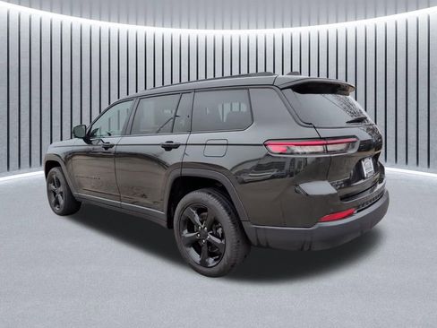 Used 2025 Jeep Grand Cherokee L Limited w/ Luxury Tech Group II image 12