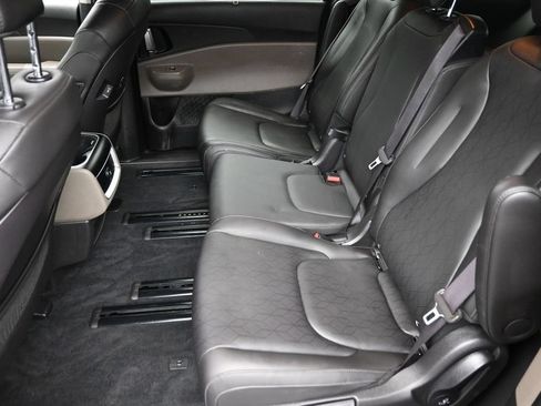 Used 2025 Kia Carnival EX FWD image 15