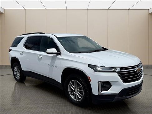 Used 2023 Chevrolet Traverse LT FWD image 2