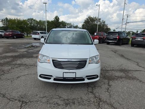 Used 2015 Chrysler Town & Country Touring w/ Driver Convenience Group FWD image 8