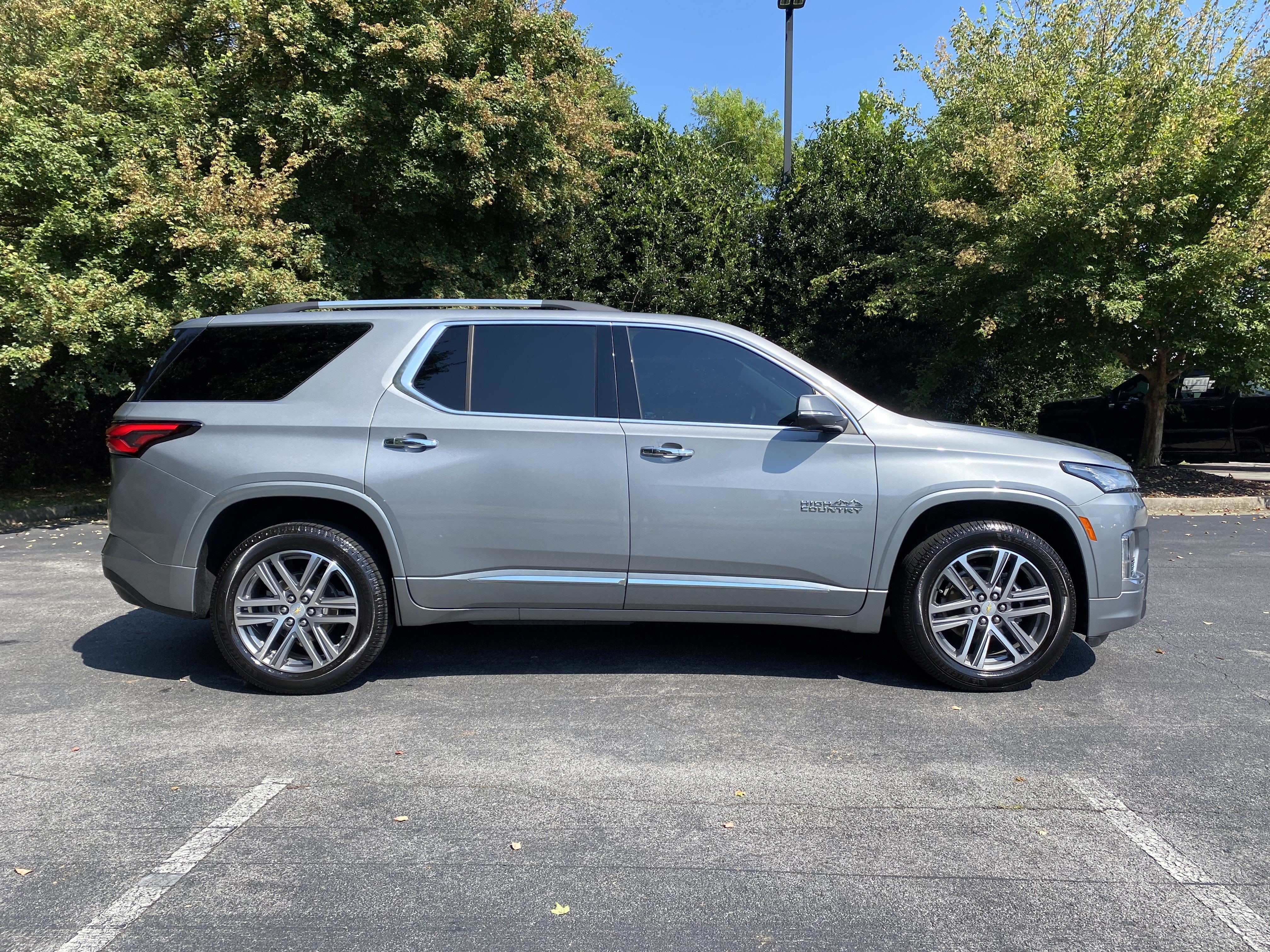 Used 2023 Chevrolet Traverse High Country FWD image 10