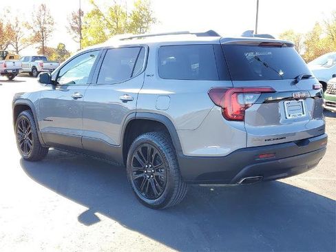 Used 2022 GMC Acadia SLT w/ Elevation Edition image 3