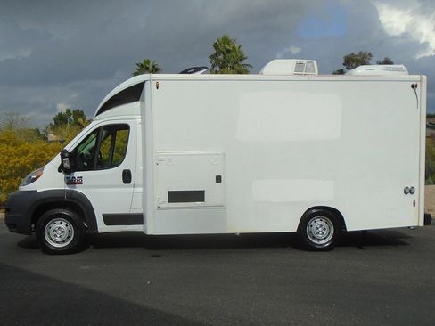 Used 2018 RAM ProMaster 3500 w/ Premium Appearance Group image 2