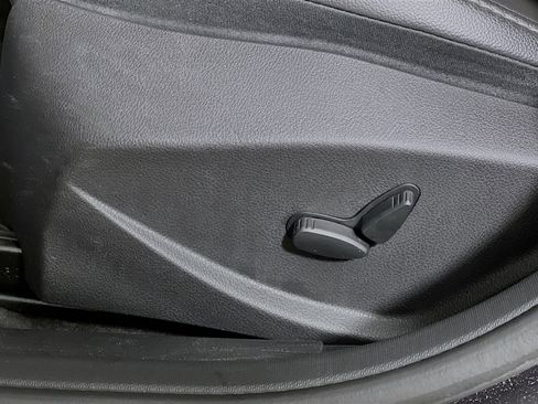 Used 2014 Ford Focus SE w/ Equipment Group 201A image 16