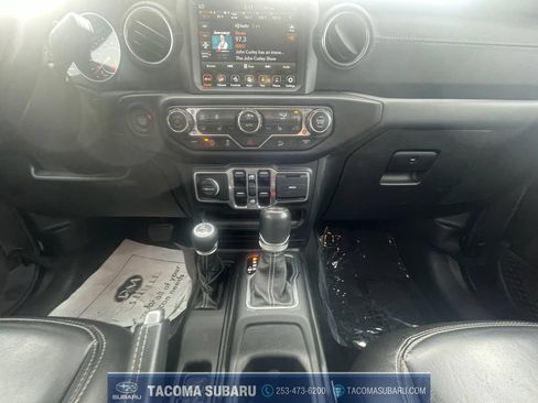 Used 2020 Jeep Wrangler Unlimited Sahara w/ Uconnect 4C Nav & Sound Group AWD/4WD image 15
