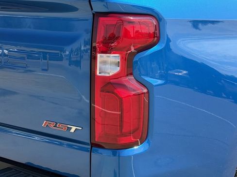 Used 2023 Chevrolet Silverado 1500 RST w/ Z71 Off-Road Package AWD/4WD image 7