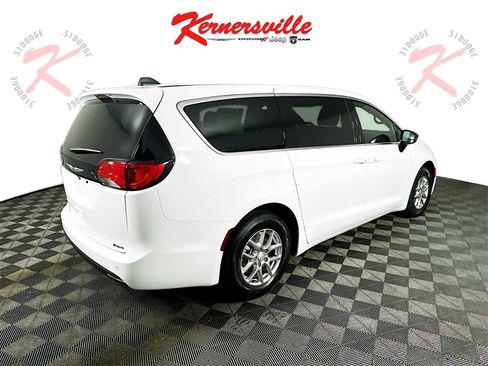 New 2026 Chrysler Voyager LX image 7