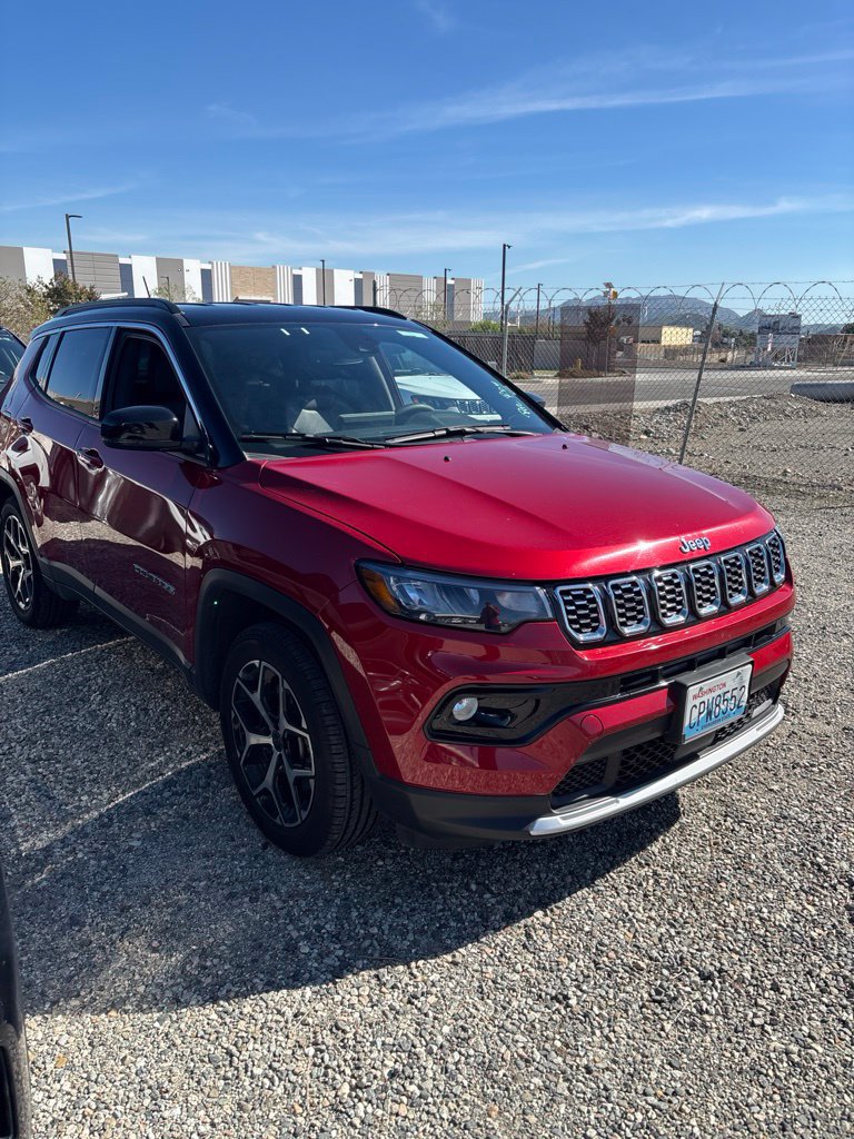 Used 2025 Jeep Compass Limited AWD/4WD image 3